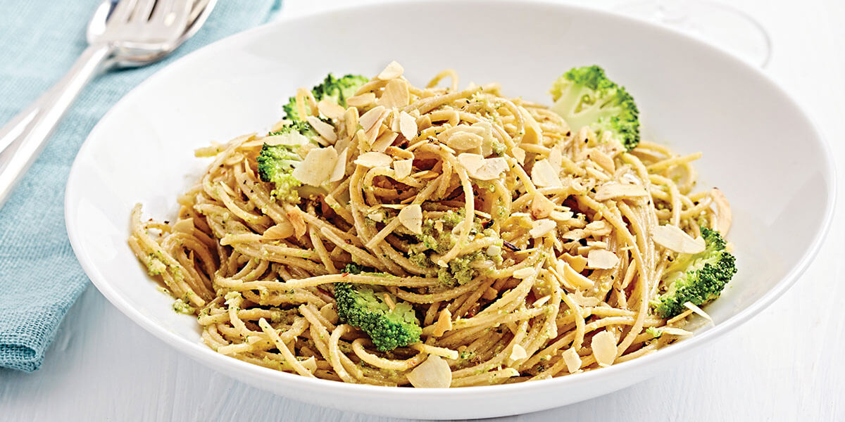 Volkoren spaghetti met huisgemaakte broccoli- en muntpesto